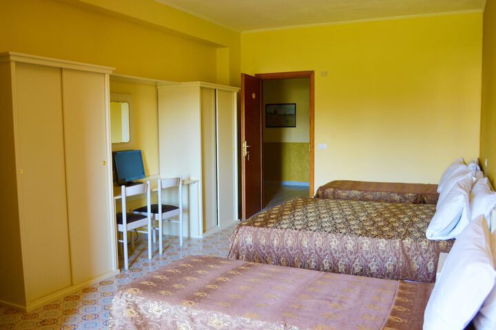 Room 11 of 48