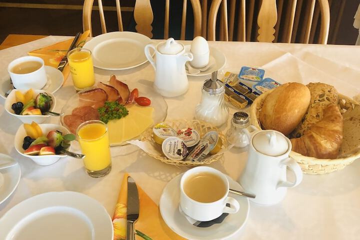Breakfast/Coffee Service 86 of 95