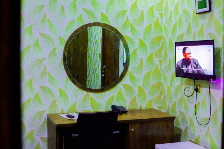 Room 6 of 27