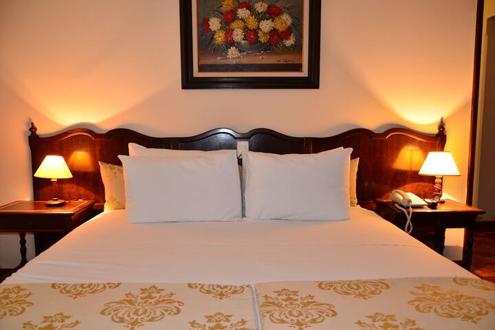 Room 10 of 42
