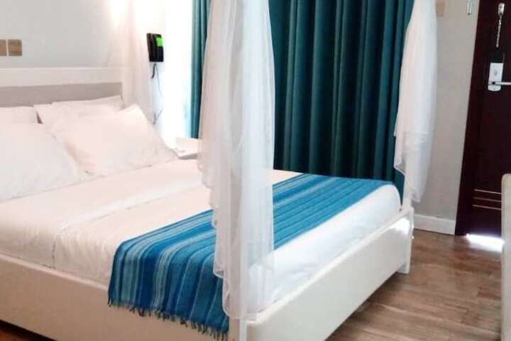 Room 2 of 27