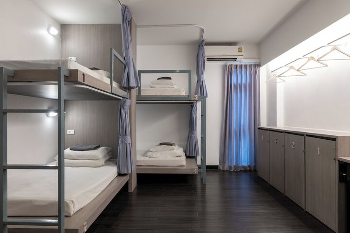 Room 32 of 86