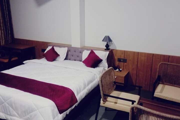 Room 4 of 18