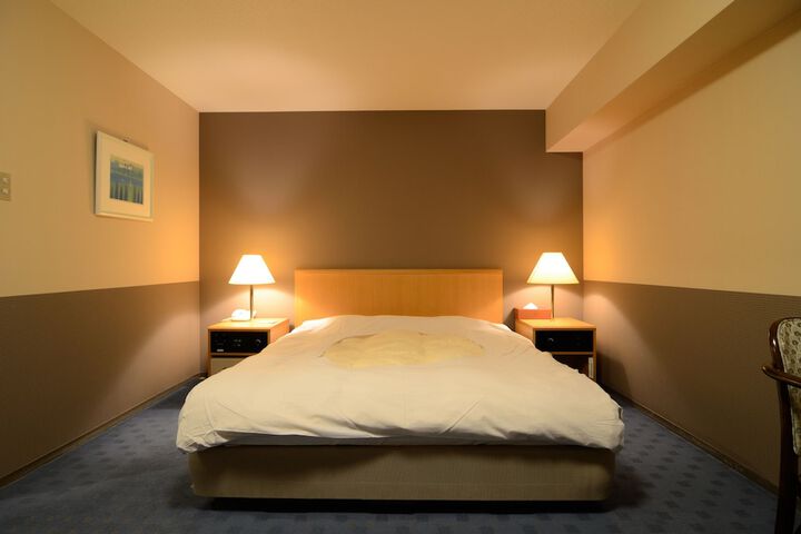 Room 6 of 51