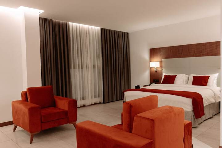 Room 33 of 117