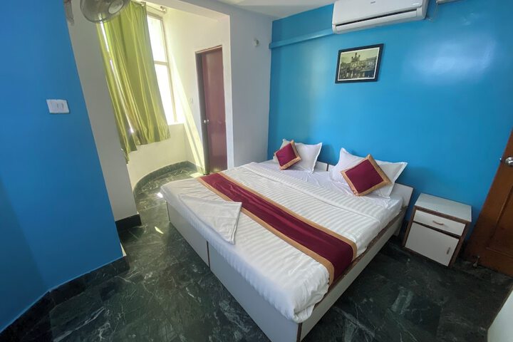 Room 15 of 32