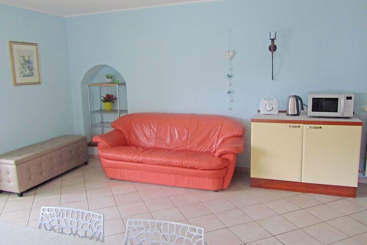 Room 9 of 25