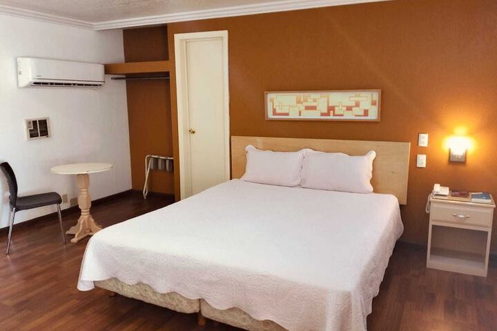 Room 17 of 34