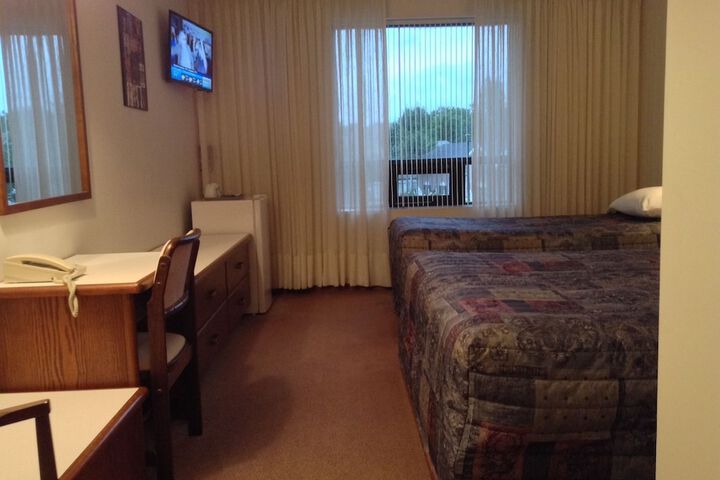 Room 6 of 34