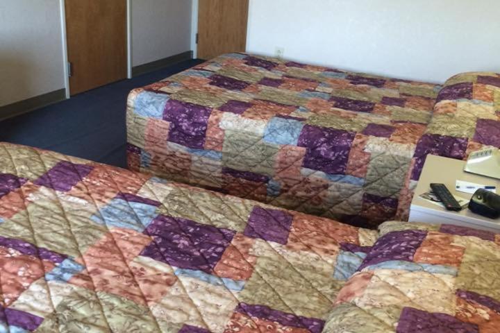 1 Queen Bed (31 of 35)