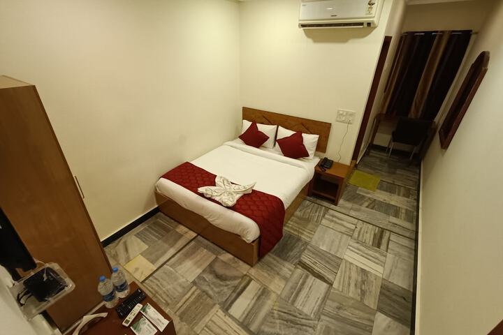 Room 9 of 93