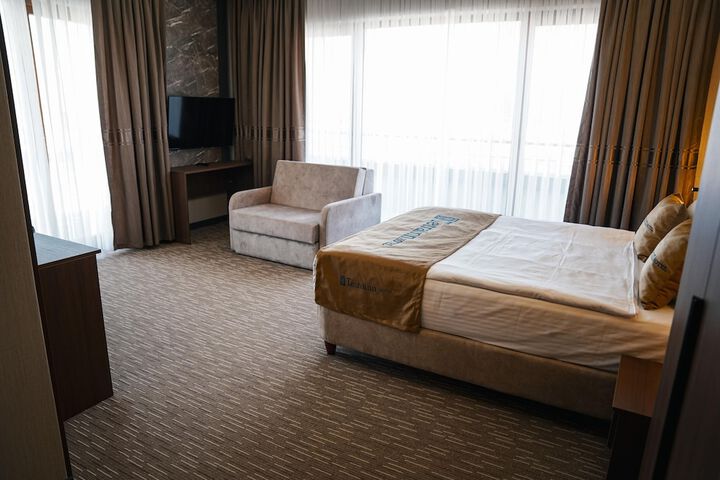 Room 10 of 16