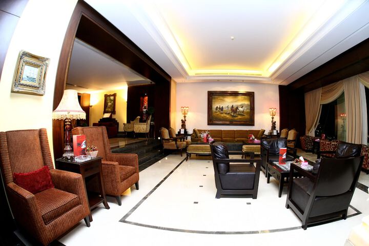 Entrance & Lobby