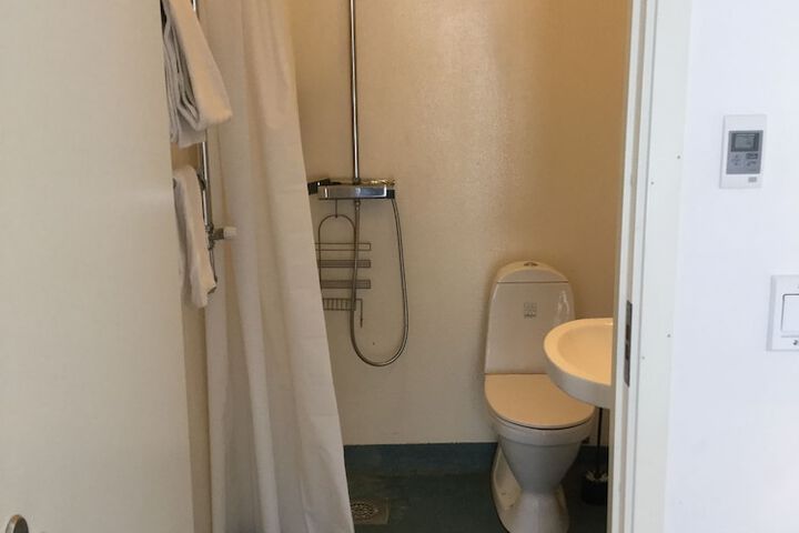 Room 11 of 33