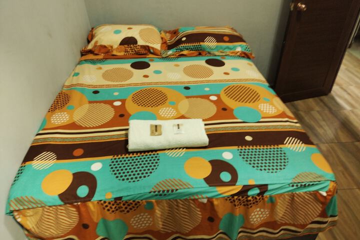 Room 5 of 32