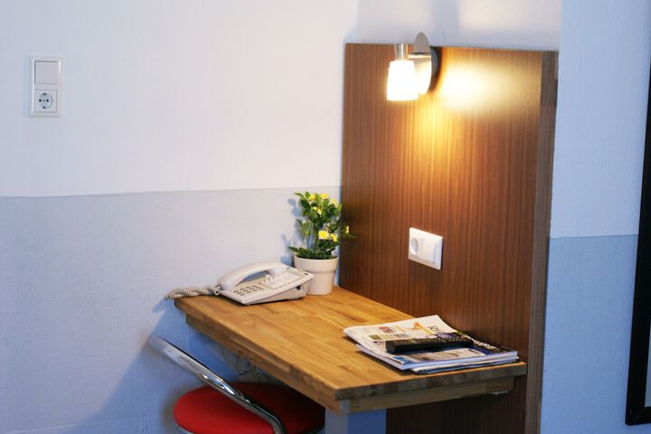 Room 17 of 33