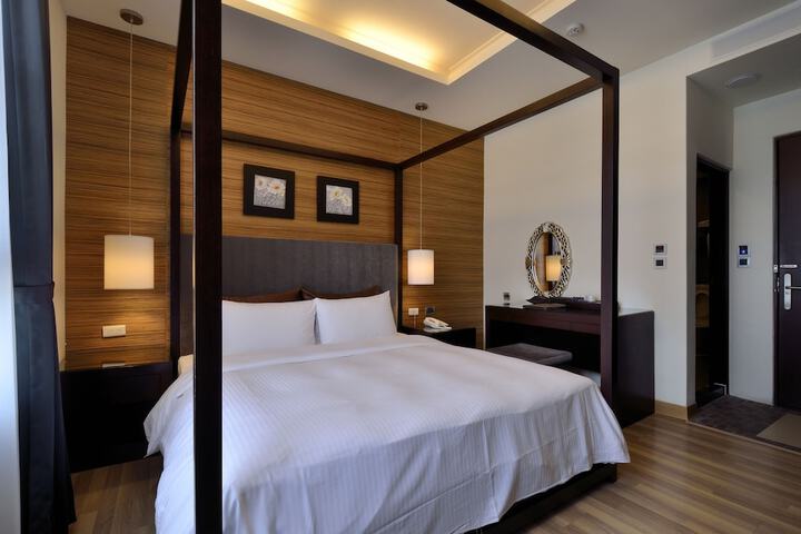 Room 30 of 97