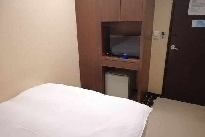 Room 12 of 106