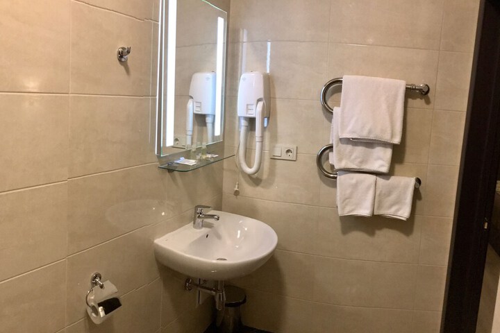 Room 65 of 106