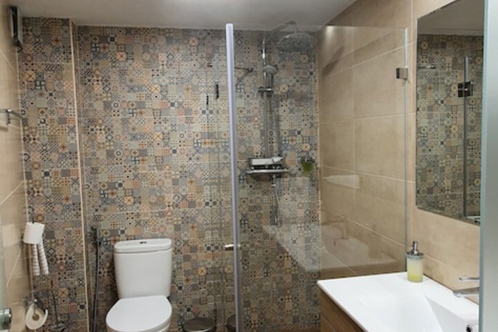 Room 6 of 6