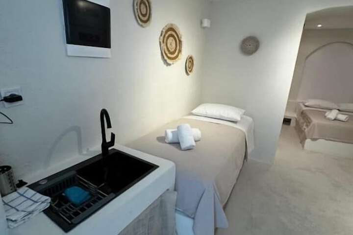 Room 3 of 7