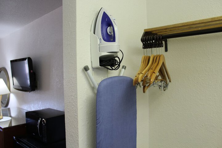 Iron/ironing board
