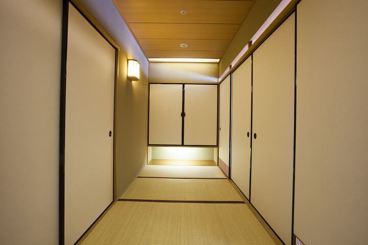 Room 8 of 187