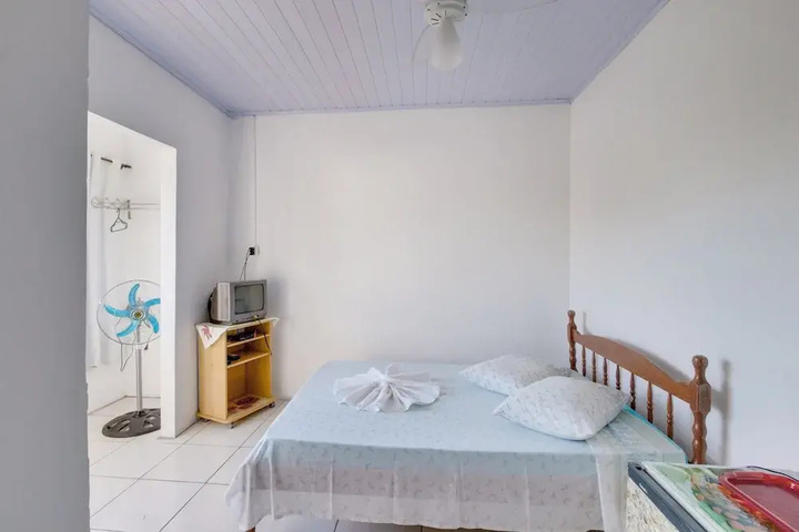 Room 4 of 18