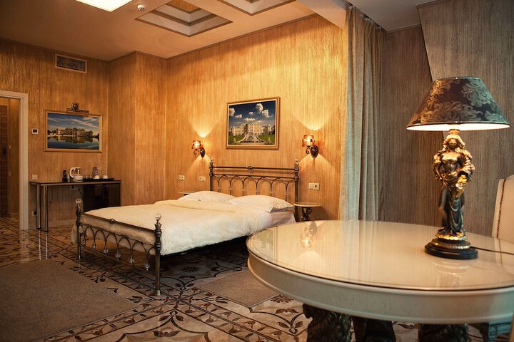 Room 8 of 62