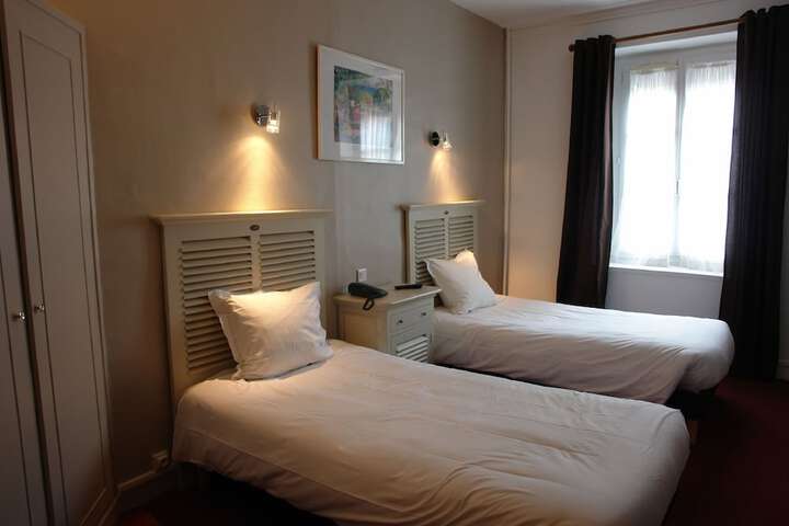 Room 10 of 37