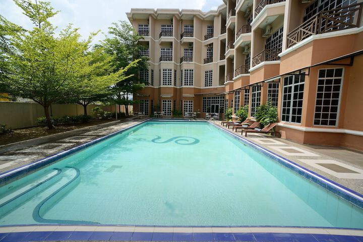 Hotel Pool