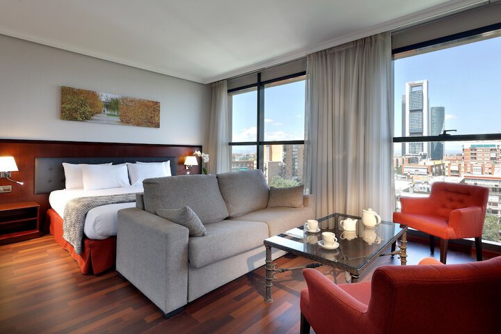 Room 11 of 28