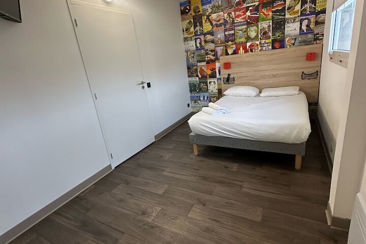 Room 11 of 53