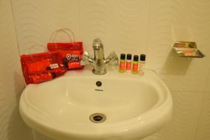 Room 8 of 28
