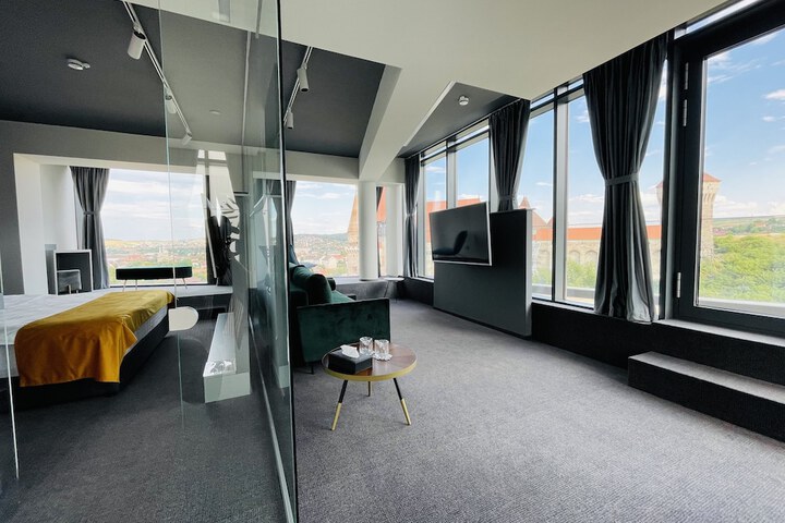 Room 26 of 47