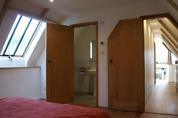 Room 4 of 7