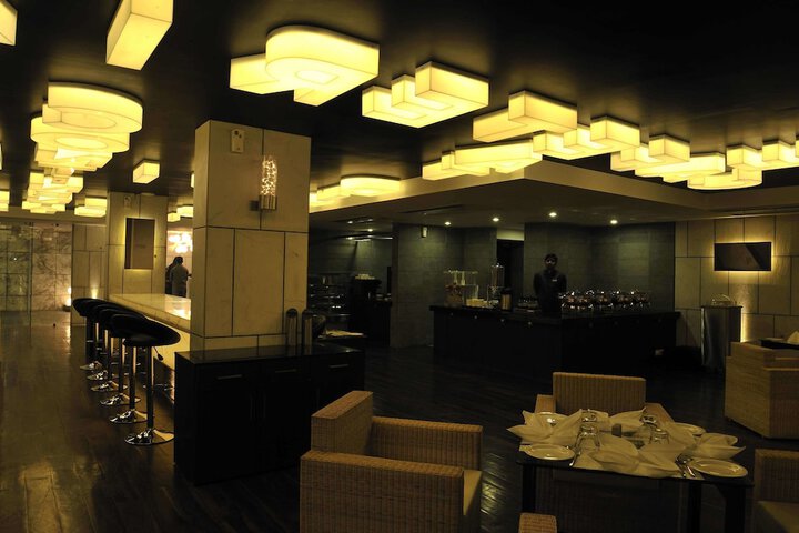 Dining 45 of 60