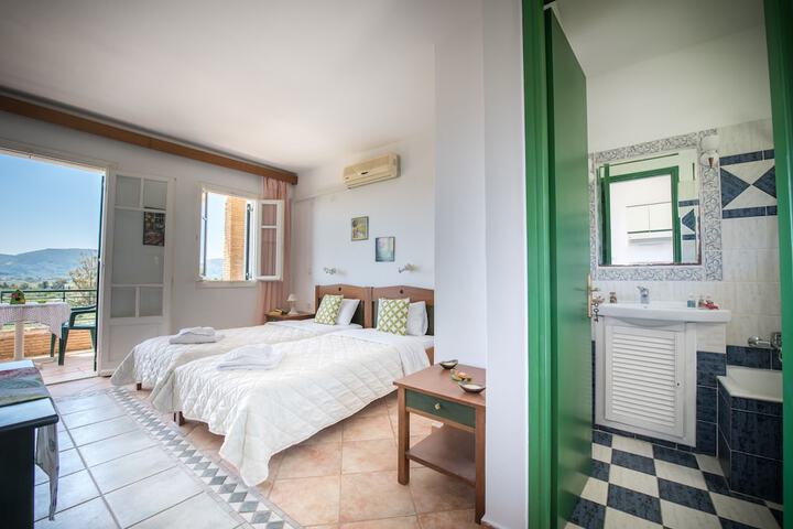 Room 4 of 36