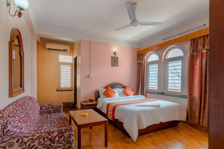 Room 8 of 18