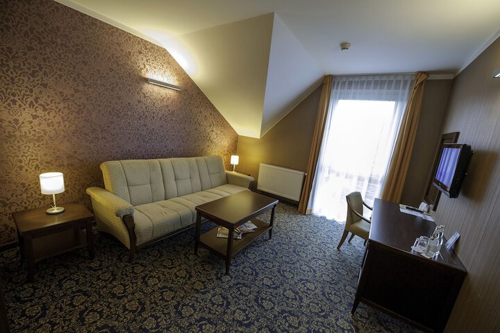 Room 8 of 37