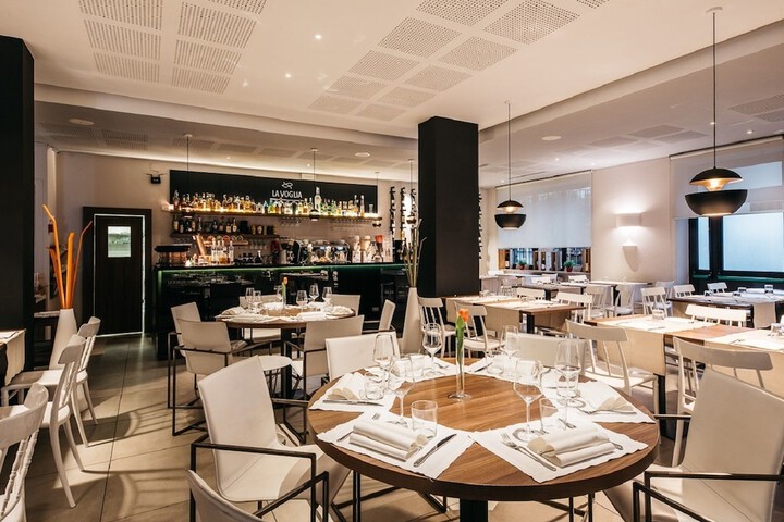 Dining 49 of 61