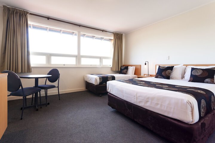 Room 3 of 34