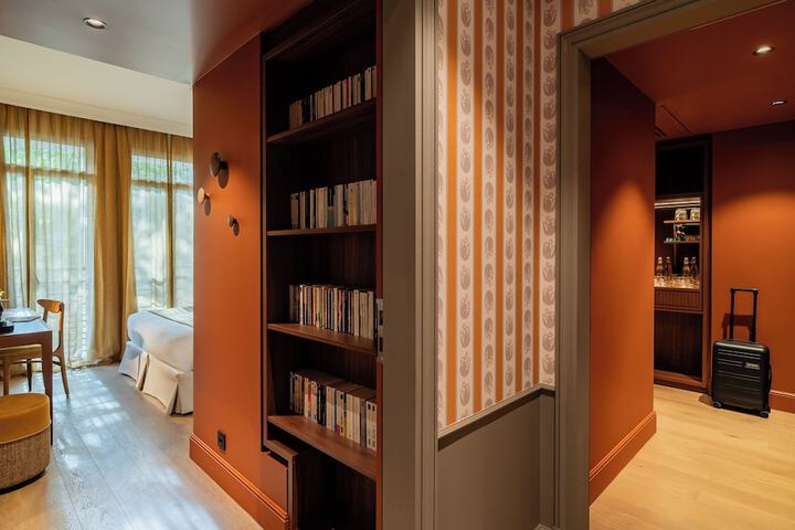 Room 43 of 90
