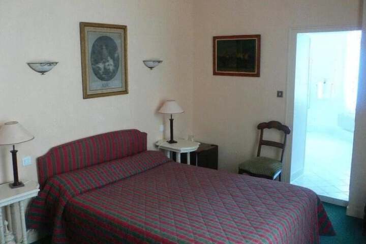 Room 26 of 48