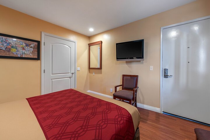 1 Queen Bed (33 of 34)