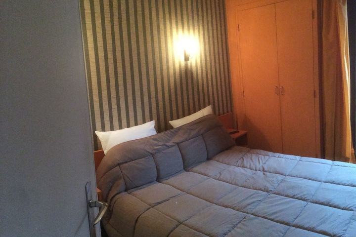 Room 9 of 80