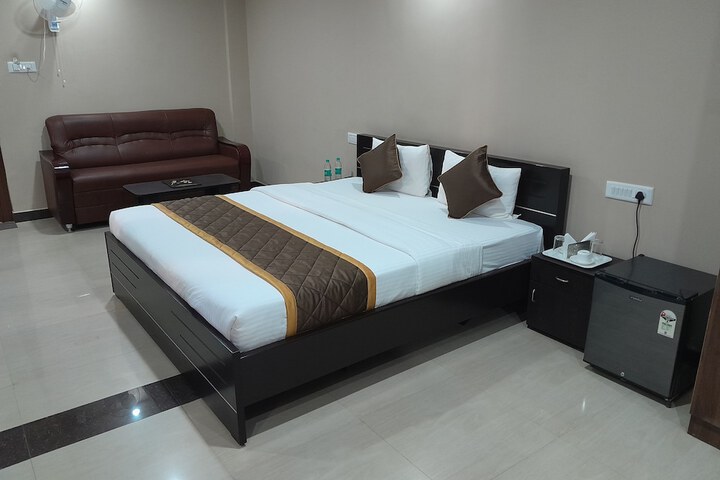 Room 16 of 44