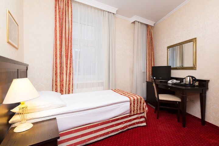 Room 2 of 8