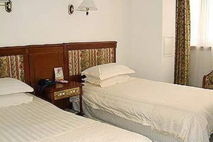 Room 3 of 8