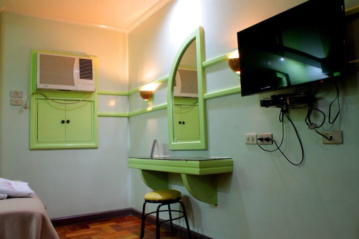 Room 21 of 25